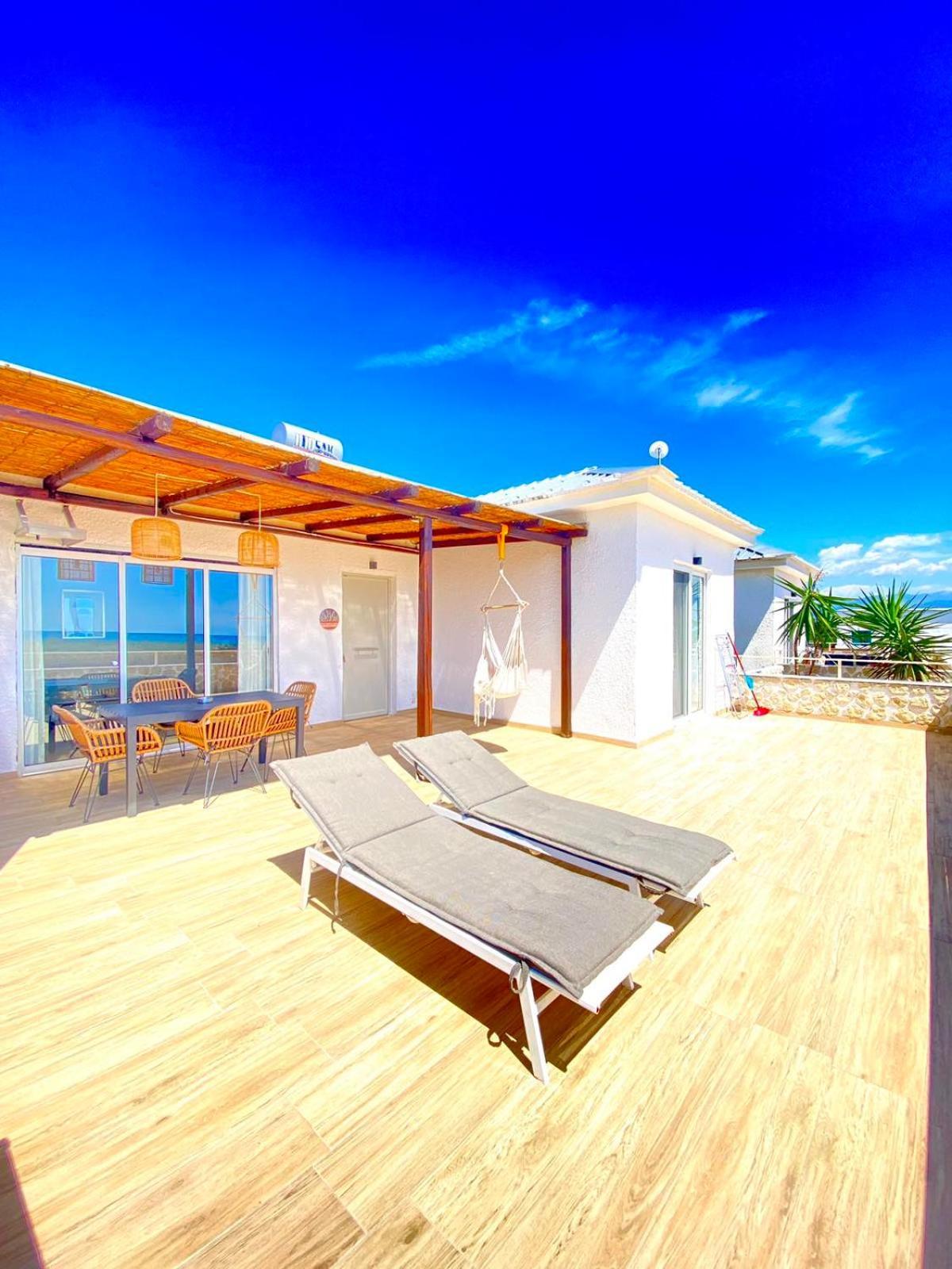 Boho Natural Beachfront Detached House Analipsis  エクステリア 写真