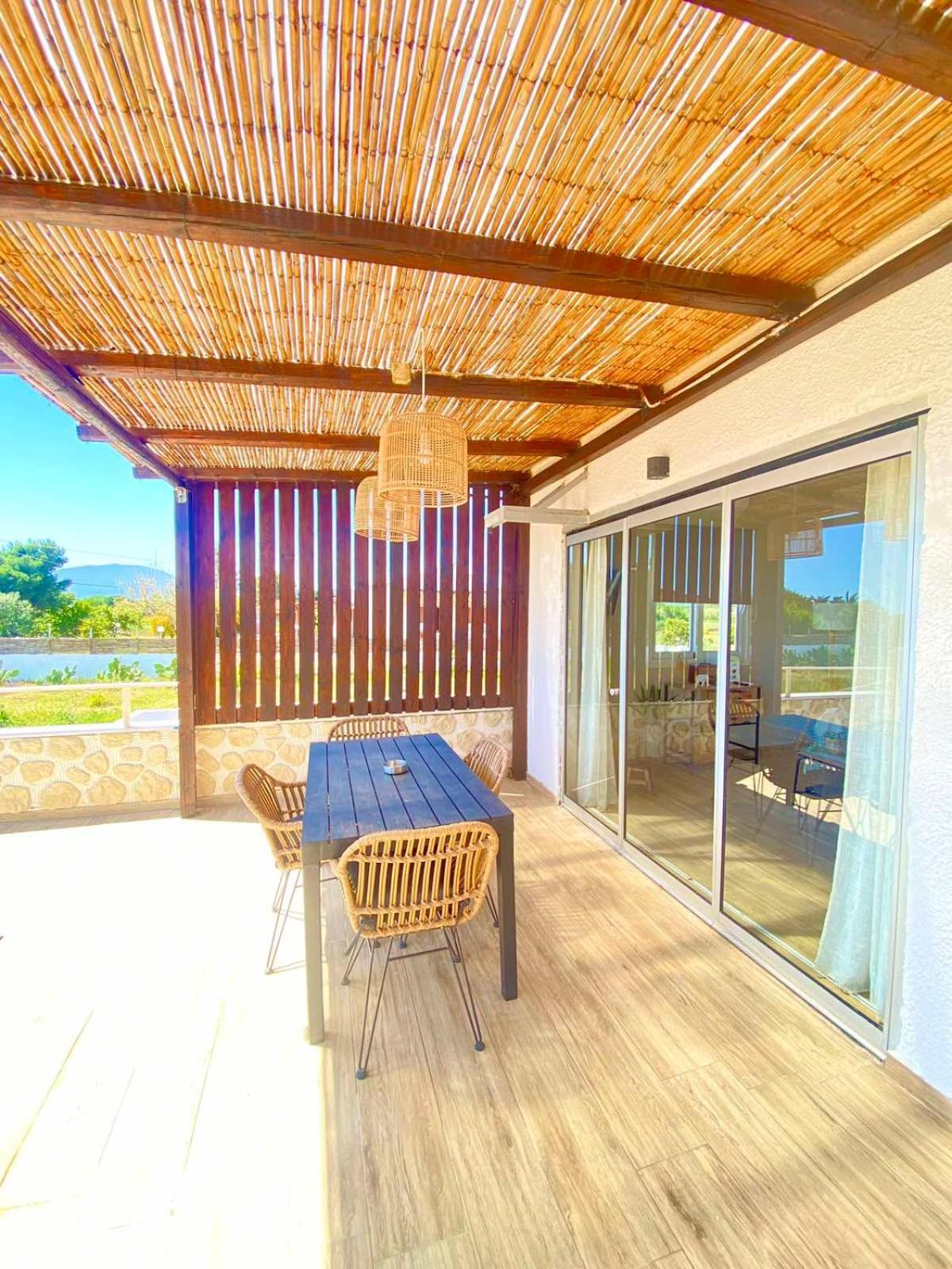 Boho Natural Beachfront Detached House Analipsis  エクステリア 写真